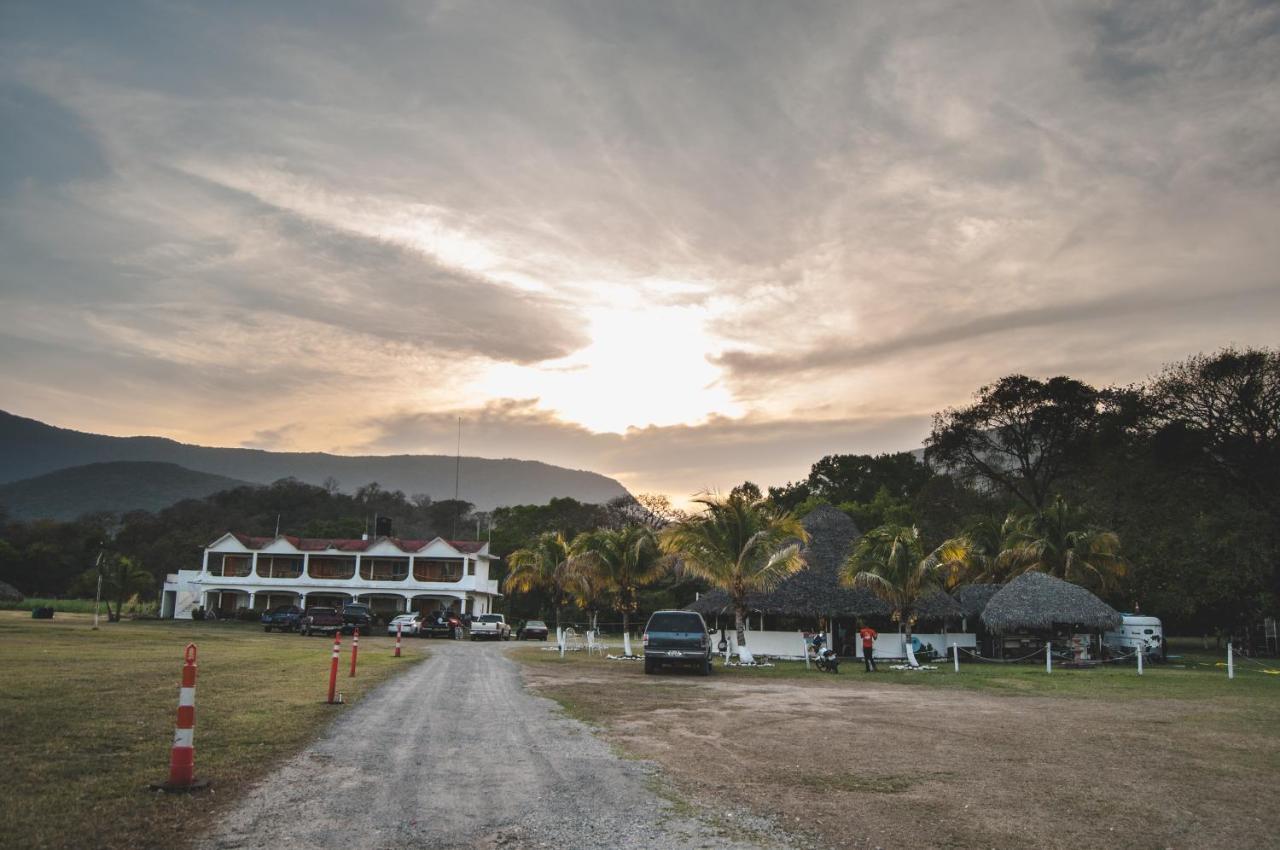 Hotel Y Restaurante El Texano Тамасопо Екстер'єр фото
