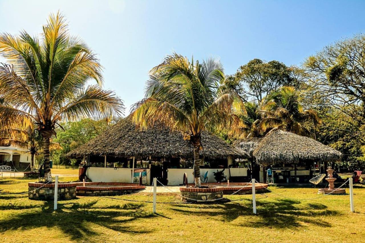 Hotel Y Restaurante El Texano Тамасопо Екстер'єр фото